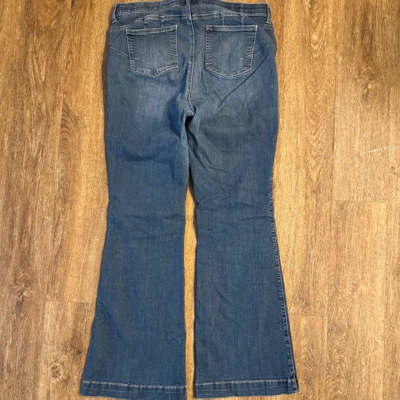 Torrid Bombshell Flare Premium Stretch Jeans Pants Blue Womens Size 14R - Picture 4 of 9
